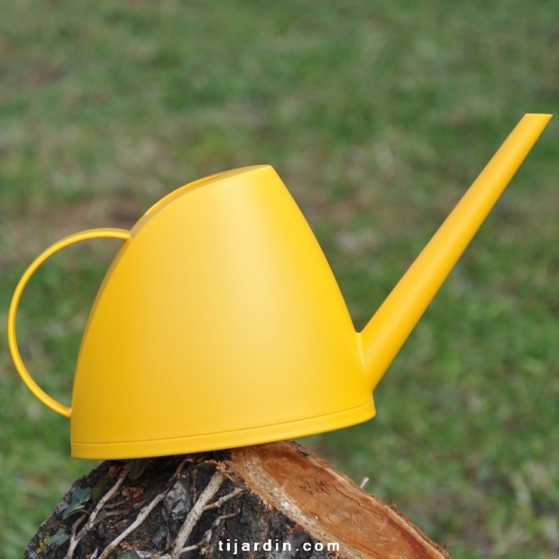 Arrosoir jaune Arrosoir jaune